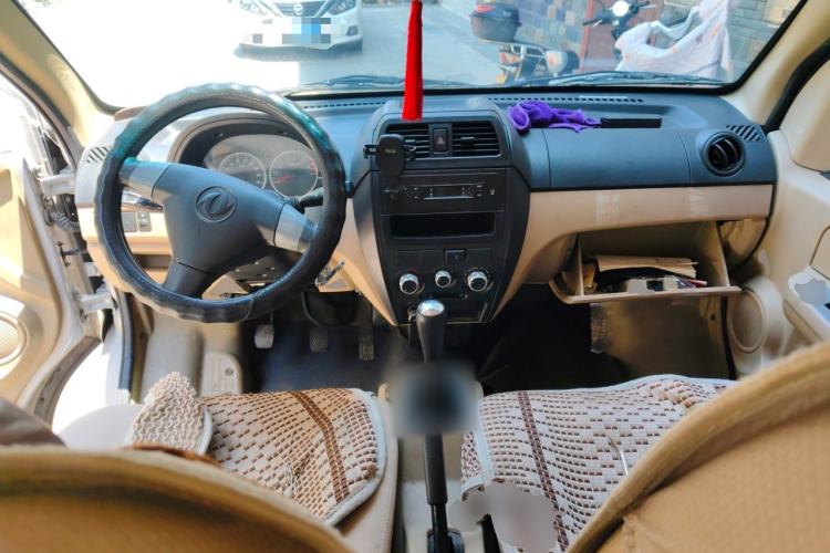 Used Dongfeng Xiaokang C35 2019 1.5L Base Version II Sedan China VI Emission Standard DK15 Center Console