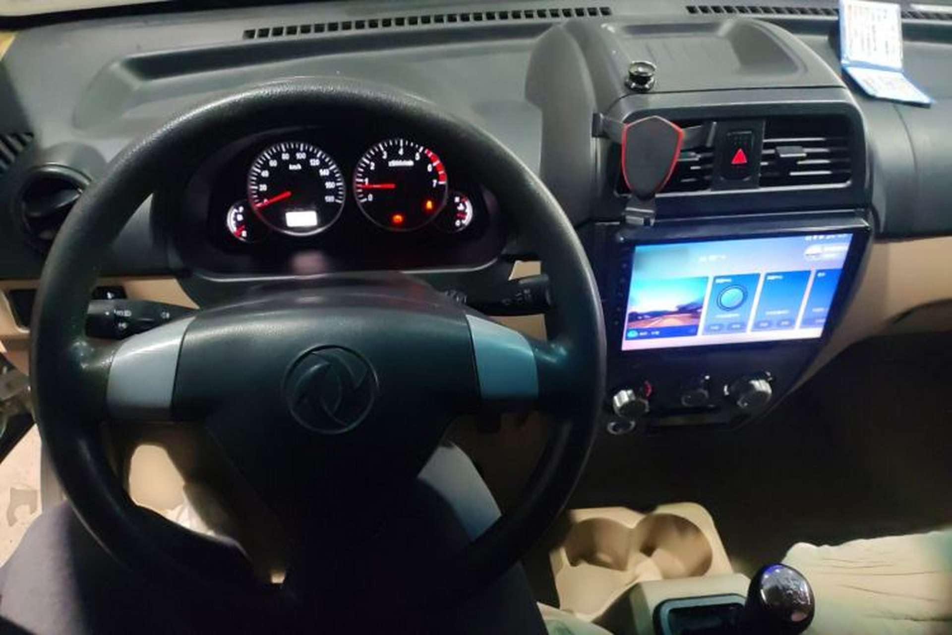 Used Dongfeng Xiaokang C35 2019 1.5L Base Version II Sedan China VI Emission Standard DK15 Center Console
