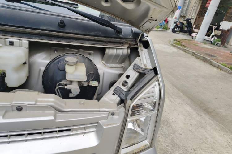 Used Dongfeng Xiaokang C35 2019 1.5L Base Version II Sedan China VI Emission Standard DK15 Engine Bay Left