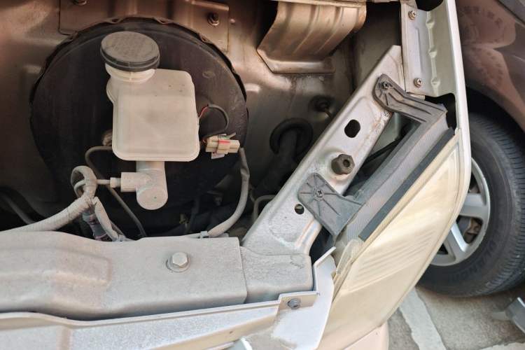 Used Dongfeng Xiaokang C35 2019 1.5L Base Version II Sedan China VI Emission Standard DK15 Engine Bay Left