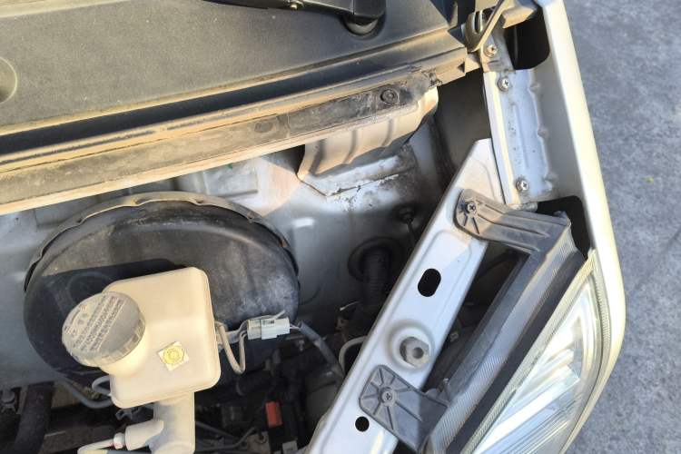 Used Dongfeng Xiaokang C35 2019 1.5L Base Version II Sedan China VI Emission Standard DK15 Engine Bay Left