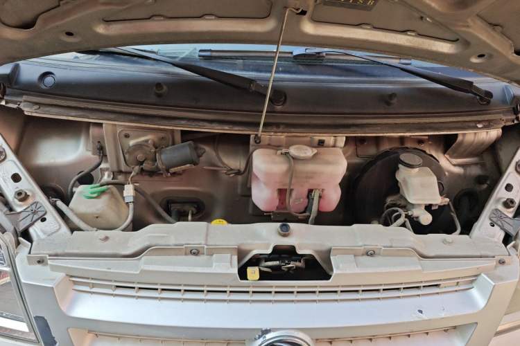 Used Dongfeng Xiaokang C35 2019 1.5L Base Version II Sedan China VI Emission Standard DK15 Engine Bay