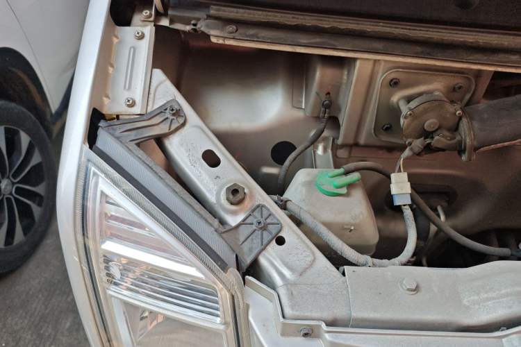 Used Dongfeng Xiaokang C35 2019 1.5L Base Version II Sedan China VI Emission Standard DK15 Engine Bay Right