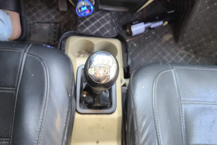 Used Dongfeng Xiaokang C35 2019 1.5L Base Version II Sedan China VI Emission Standard DK15 Gear Lever