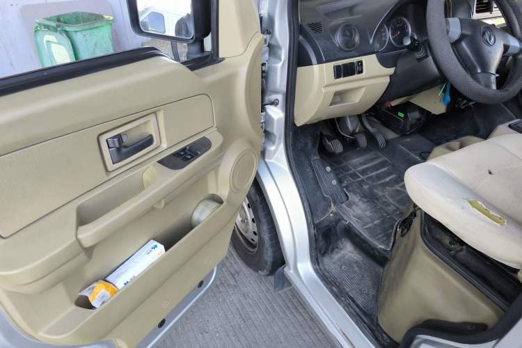 Used Dongfeng Xiaokang C35 2019 1.5L Base Version II Sedan China VI Emission Standard DK15 Interior 3