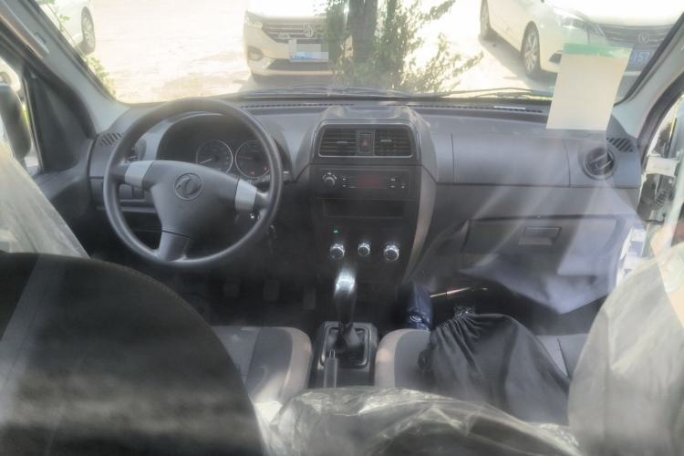 Used Dongfeng Xiaokang C35 2025 Model, 1.5L Comfort Version Center Console