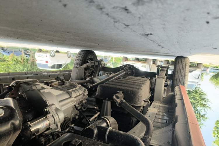 Used Dongfeng Xiaokang C35 2025 Model, 1.5L Comfort Version Chassis Front Right