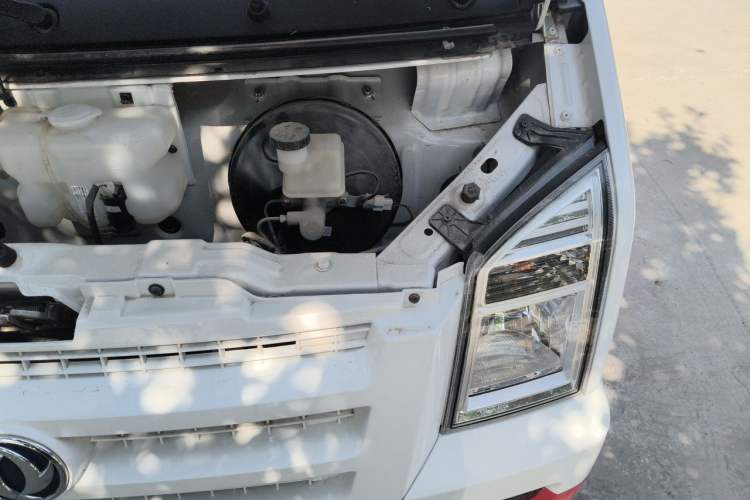 Used Dongfeng Xiaokang C35 2025 Model, 1.5L Comfort Version Engine Bay Left