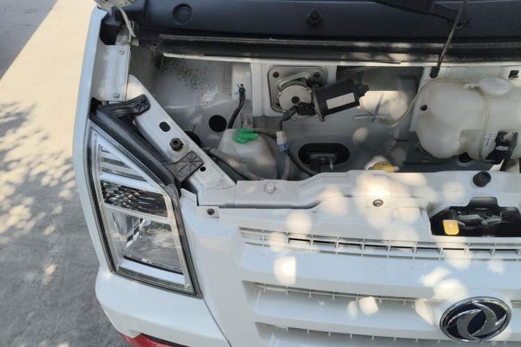 Used Dongfeng Xiaokang C35 2025 Model, 1.5L Comfort Version Engine Bay Right