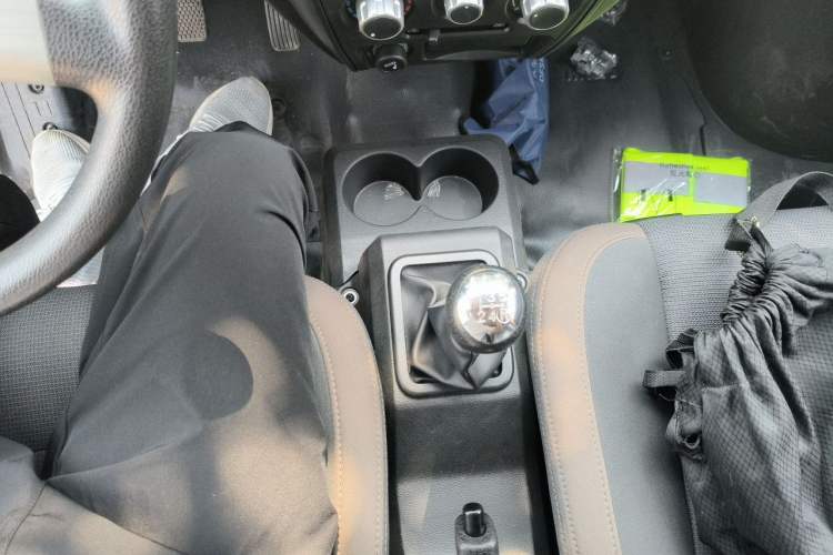Used Dongfeng Xiaokang C35 2025 Model, 1.5L Comfort Version Gear Lever