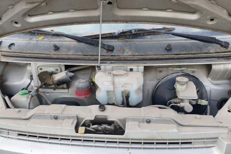 Used Dongfeng Xiaokang C35 2025 Model, 1.5L Comfort Version Engine Bay Left