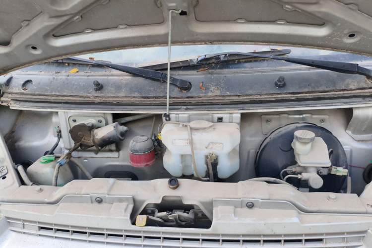 Used Dongfeng Xiaokang C35 2025 Model, 1.5L Comfort Version Engine Bay Right