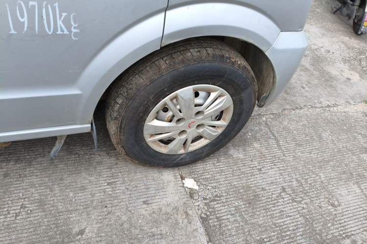 Used Dongfeng Xiaokang C35 2025 Model, 1.5L Comfort Version Right Front Wheel Hub