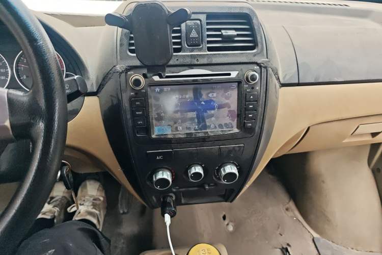 Used Dongfeng Xiaokang C36 2015 1.5L Standard Version II DK15-06 Audio And AC Panel