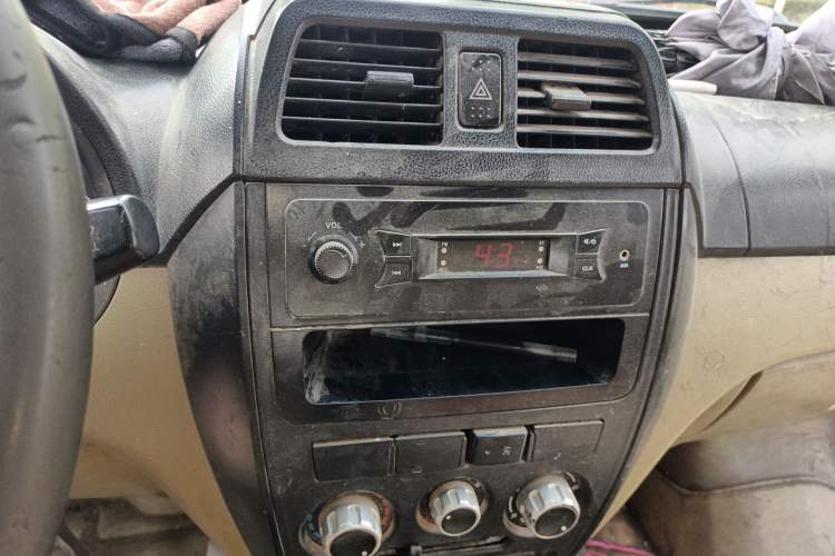 Used Dongfeng Xiaokang C36 2015 1.5L Standard Version II DK15-06 Audio And AC Panel