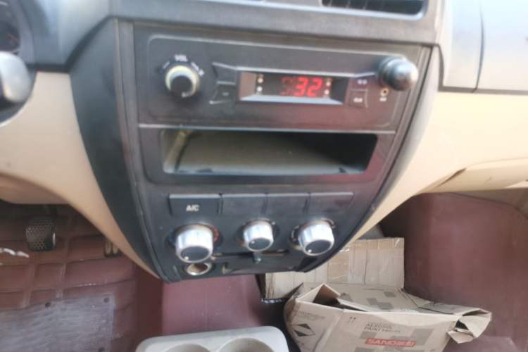 Used Dongfeng Xiaokang C36 2015 1.5L Base Version DK15-06 Audio And AC Panel