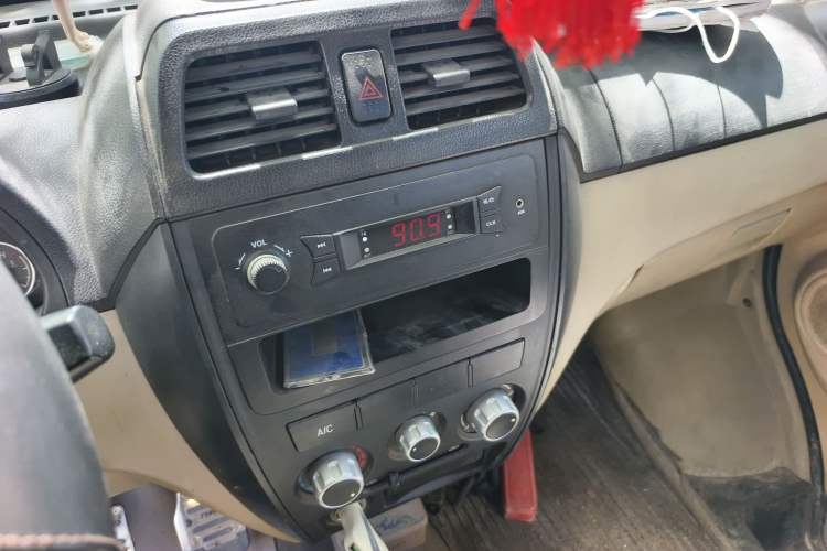 Used Dongfeng Xiaokang C36 2015 1.5L Base Version DK15-06 Audio And AC Panel