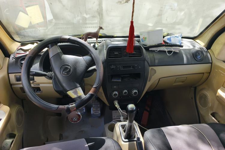 Used Dongfeng Xiaokang C36 2015 1.5L Base Version DK15-06 Center Console