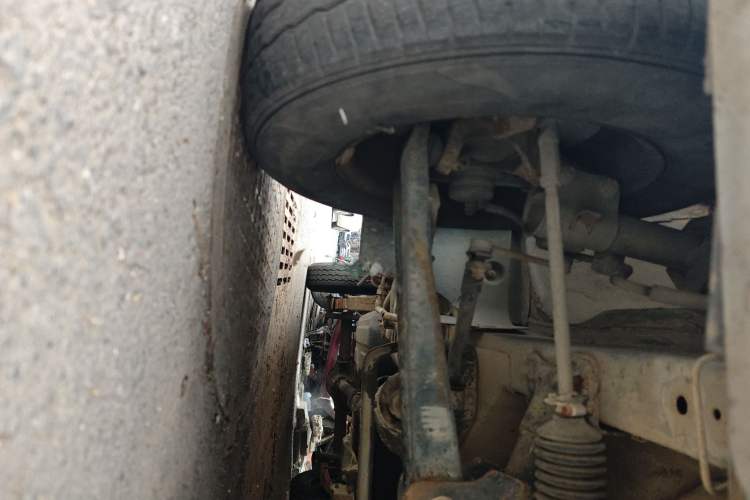 Used Dongfeng Xiaokang C36 2015 1.5L Base Version DK15-06 Chassis Front Right