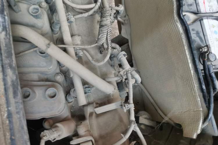 Used Dongfeng Xiaokang C36 2015 1.5L Base Version DK15-06 Engine Bay Left