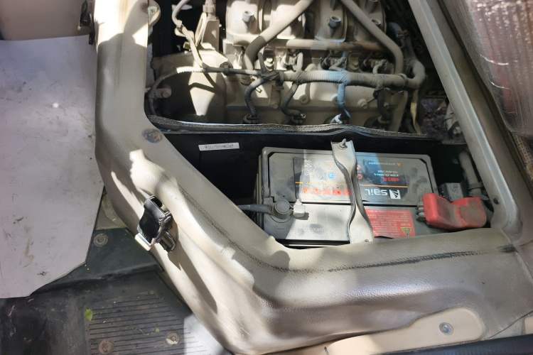Used Dongfeng Xiaokang C36 2015 1.5L Base Version DK15-06 Engine Bay Left