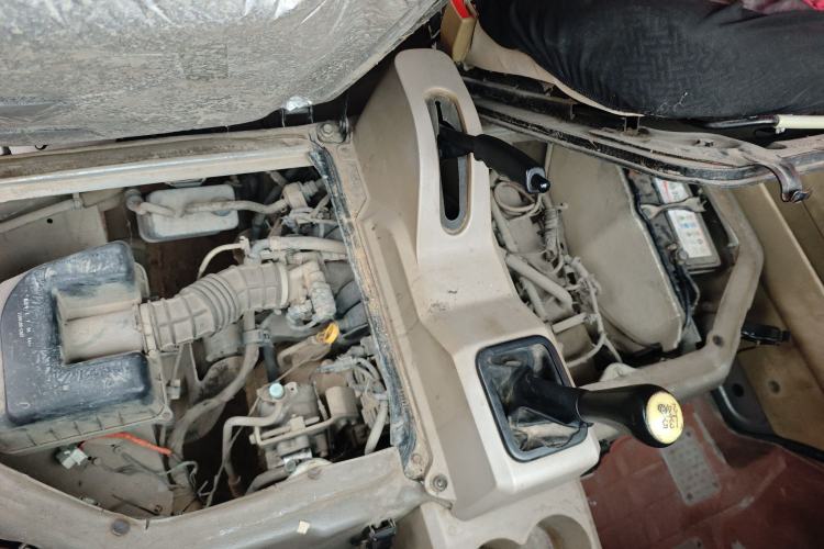 Used Dongfeng Xiaokang C36 2015 1.5L Base Version DK15-06 Engine Bay
