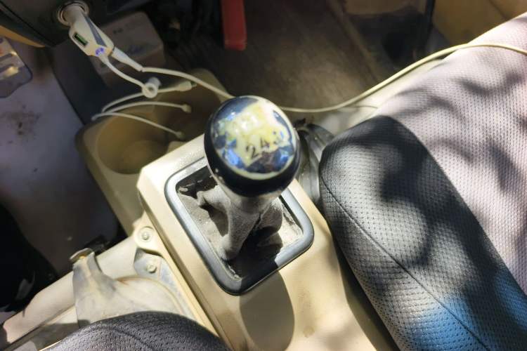 Used Dongfeng Xiaokang C36 2015 1.5L Base Version DK15-06 Gear Lever