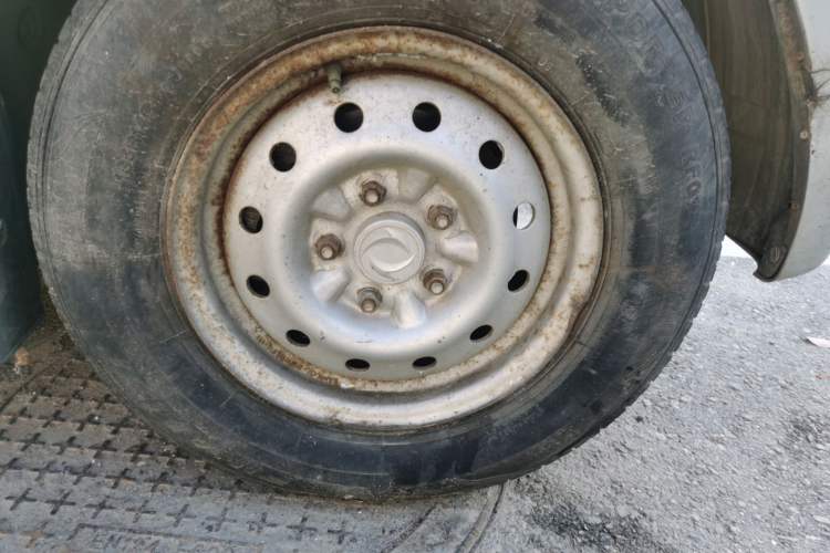 Used Dongfeng Xiaokang C36 2015 1.5L Base Version DK15-06 Right Front Wheel Hub