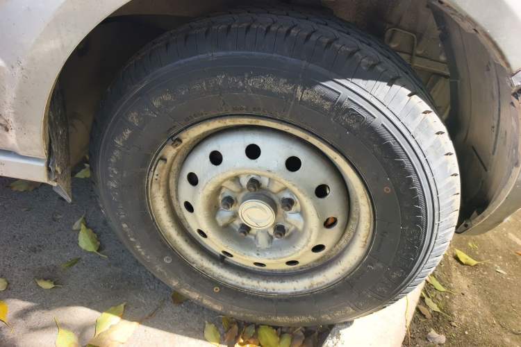 Used Dongfeng Xiaokang C36 2015 1.5L Base Version DK15-06 Right Front Wheel Hub