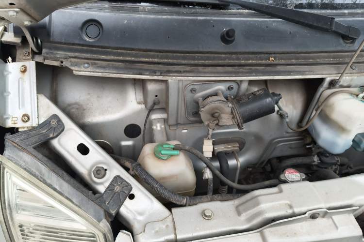 Used Dongfeng Xiaokang C36 2015 1.5L Base Version DK15-06 Engine Bay Right