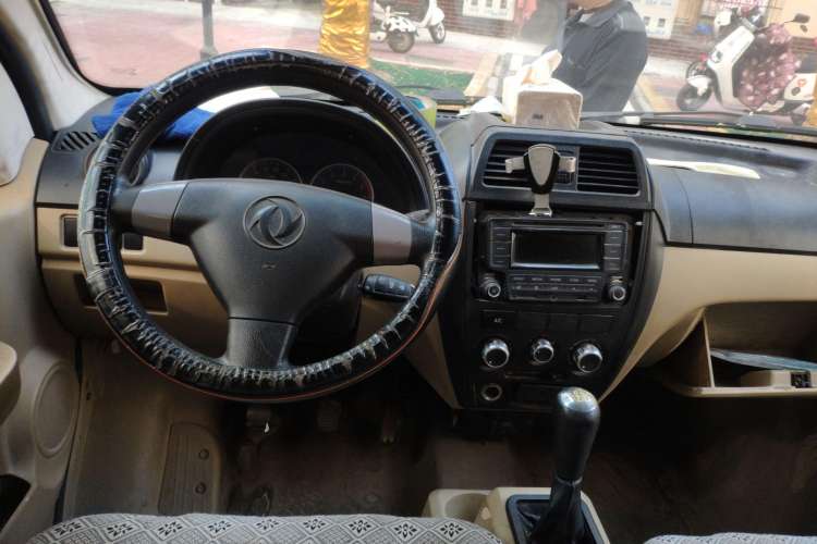 Used Dongfeng Xiaokang C36 2016 1.5L Base Version Ⅱ DK15-06 Center Console