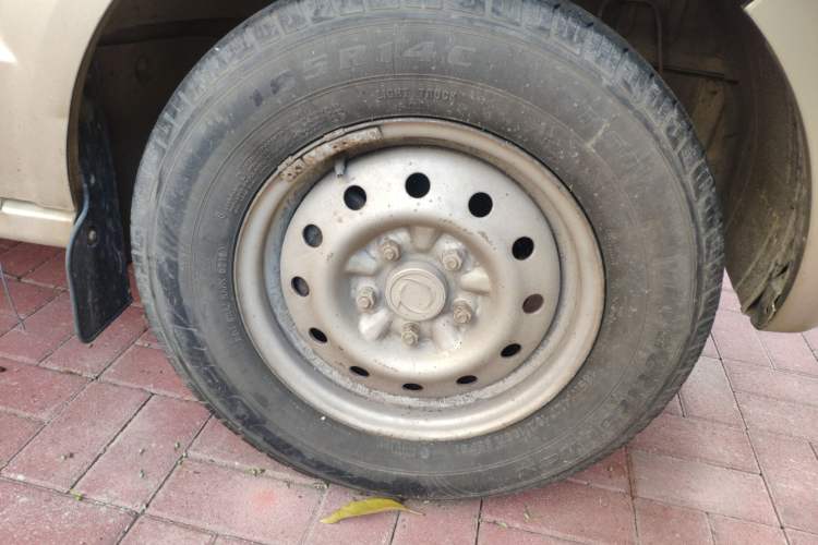 Used Dongfeng Xiaokang C36 2016 1.5L Base Version Ⅱ DK15-06 Right Front Wheel Hub