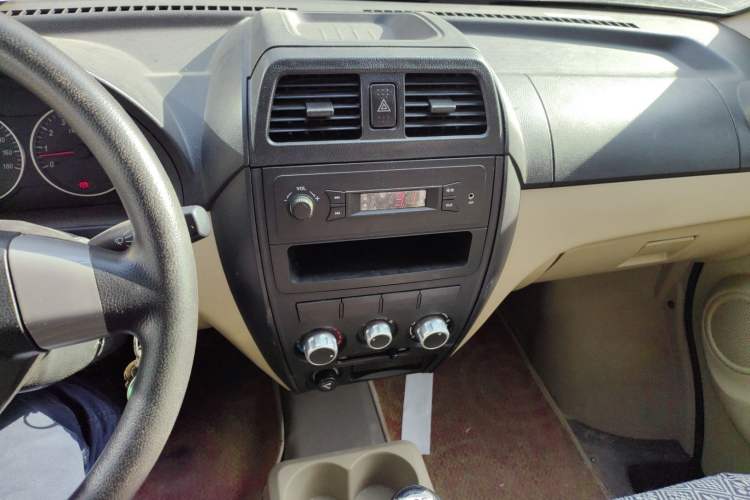 Used Dongfeng Xiaokang C36 2016 1.5L Base Version Ⅱ DK15-06 Audio And AC Panel