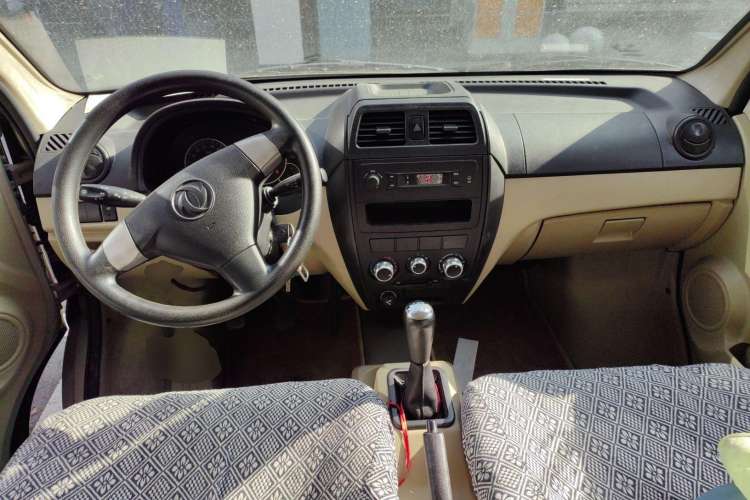 Used Dongfeng Xiaokang C36 2016 1.5L Base Version Ⅱ DK15-06 Center Console