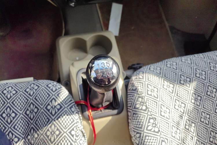Used Dongfeng Xiaokang C36 2016 1.5L Base Version Ⅱ DK15-06 Gear Lever