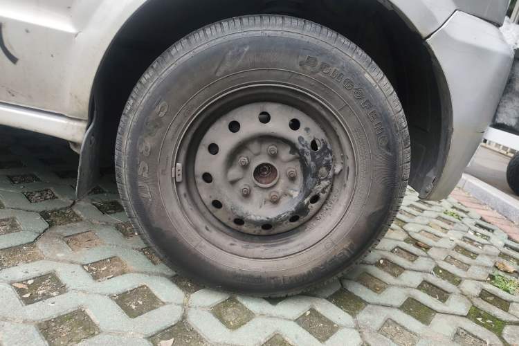 Used Dongfeng Xiaokang C36 2016 1.5L Base Version Ⅱ DK15-06 Right Front Wheel Hub
