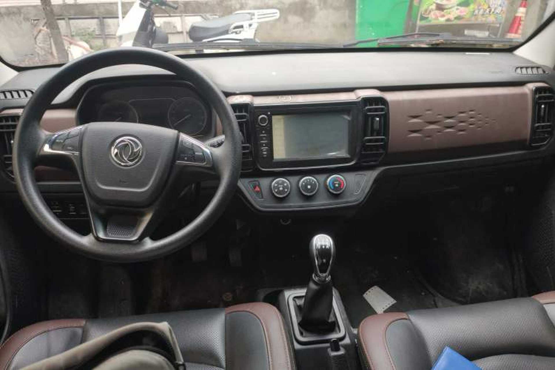 Used Dongfeng Xiaokang C36 2019 1.5L Base Version II China VI DK15 Center Console