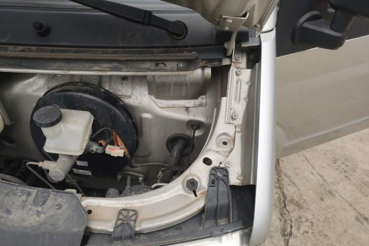 Used Dongfeng Xiaokang C36 2019 1.5L Base Version II China VI DK15 Engine Bay Left