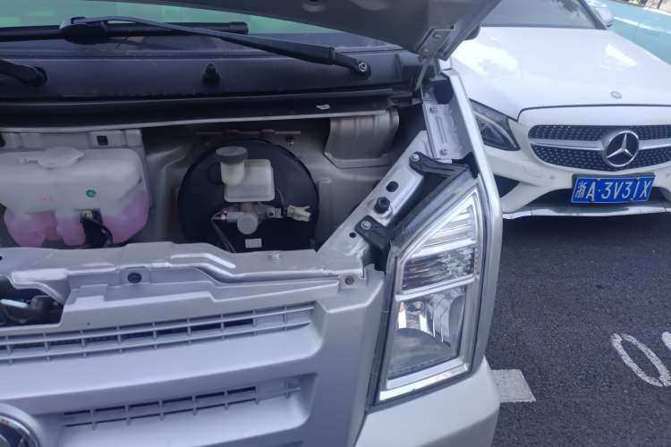Used Dongfeng Xiaokang C36 2019 1.5L Base Version II China VI DK15 Engine Bay Left