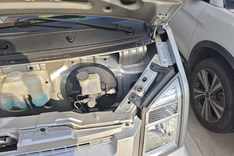 Used Dongfeng Xiaokang C36 2019 1.5L Base Version II China VI DK15 Engine Bay Left