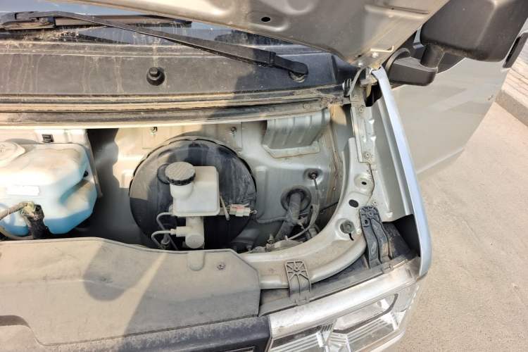 Used Dongfeng Xiaokang C36  Engine Bay Left