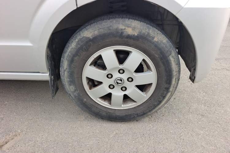 Used Dongfeng Xiaokang C36  Right Front Wheel Hub
