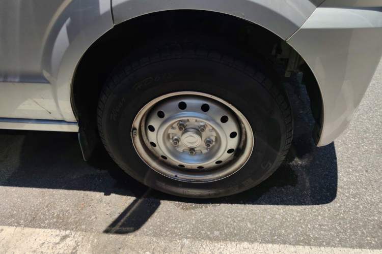 Used Dongfeng Xiaokang C36 2024 1.5L Standard II Right Front Wheel Hub
