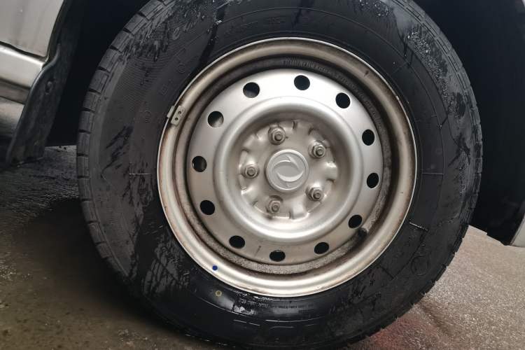 Used Dongfeng Xiaokang C36 2024 1.5L Standard II Right Front Wheel Hub
