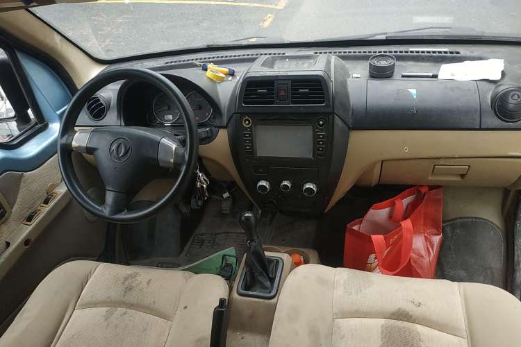 Used Dongfeng Xiaokang C37 2012 1.4L Comfort Version DK13-06 Center Console