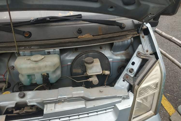 Used Dongfeng Xiaokang C37 2012 1.4L Comfort Version DK13-06 Engine Bay Left