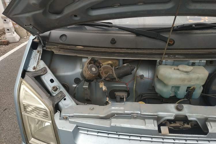 Used Dongfeng Xiaokang C37 2012 1.4L Comfort Version DK13-06 Engine Bay Right
