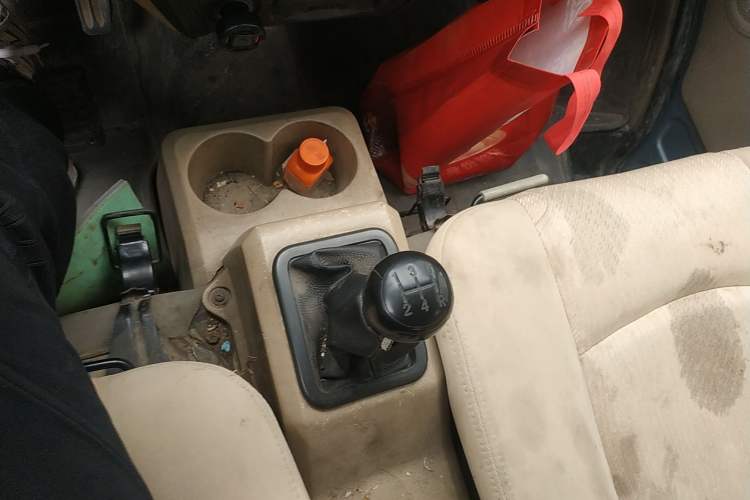Used Dongfeng Xiaokang C37 2012 1.4L Comfort Version DK13-06 Gear Lever