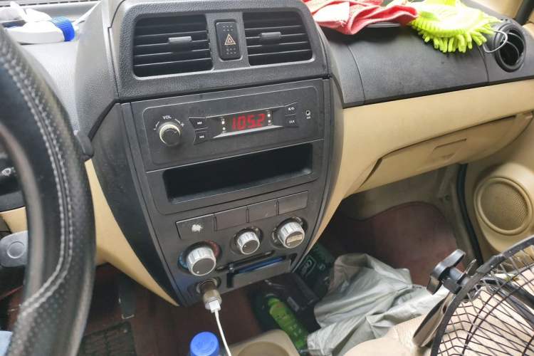Used Dongfeng Xiaokang C37 2012 1.4L Standard Edition DK13-06 Audio And AC Panel