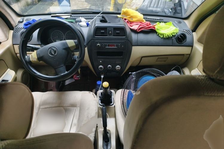 Used Dongfeng Xiaokang C37 2012 1.4L Standard Edition DK13-06 Center Console